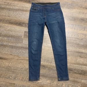 Coco + Carmen Slimming Jeans - Sz MED - EXCELLENT CONDITION!!! Only worn 3-4 x